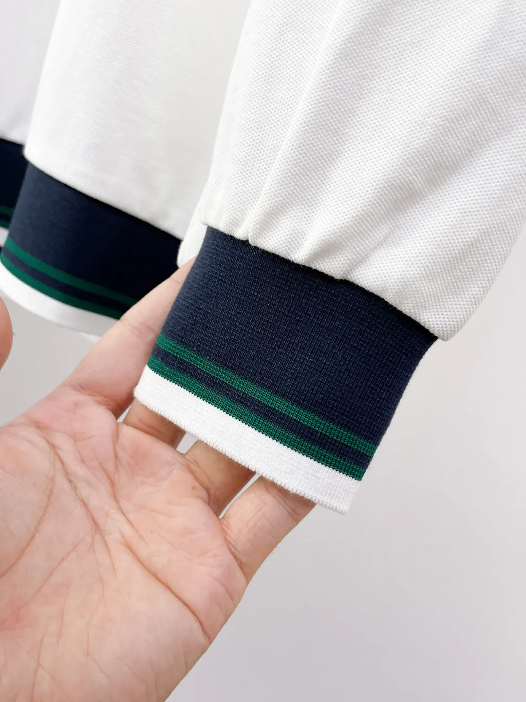 Casablanca New Arrival long-sleeved Polo shirt, original fabric, official Same Style, made of pure cotton pique fabric, custom-made in the same vat, feels very comfortable and smooth, very wide and stylish, produced by a first-line brand Factory, imported Behringer embroidery machine, embroidery is full and textured, collar and collar ribs are woven with imported yarn, will not deform after long-term wear, the most New Arrival style in autumn and winter, fashionable and individual, super Versatile and good-looking Very suitable for both men and women. A must-have item for everyone. Size: M-XXXL